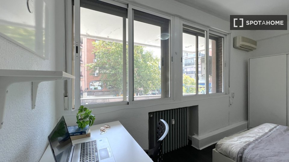 Double room Madrid, 7 beds, 115m² — photo 34