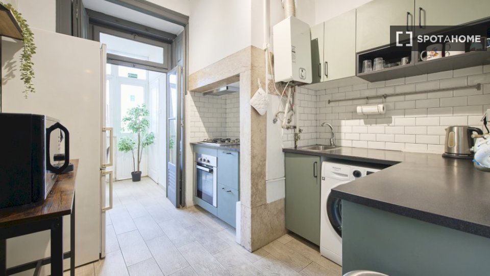 Double room Lisbon, 6 beds — photo 15