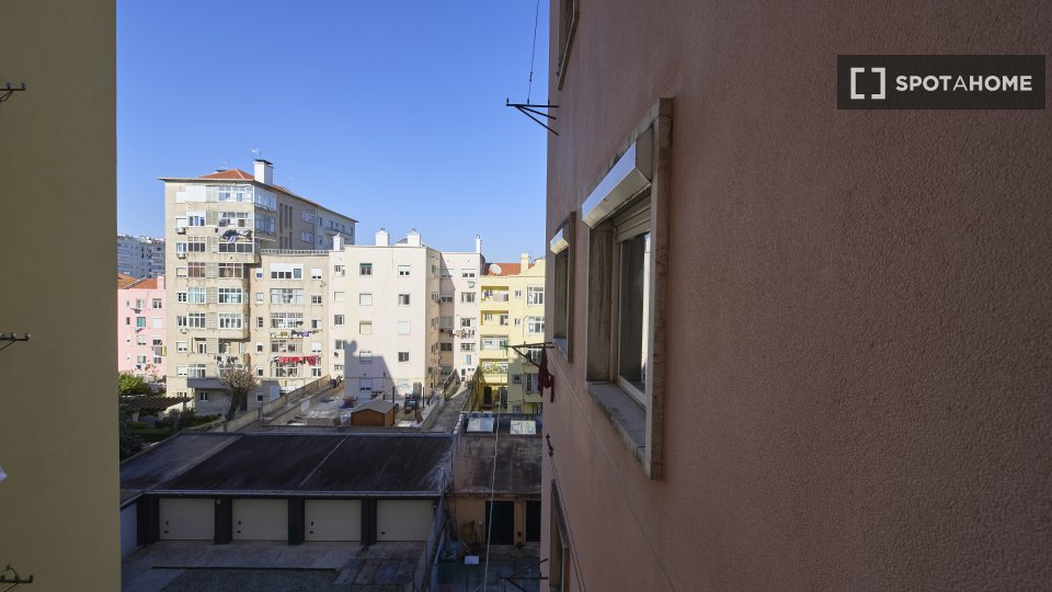 Double room Lisbon, 5 beds — photo 11