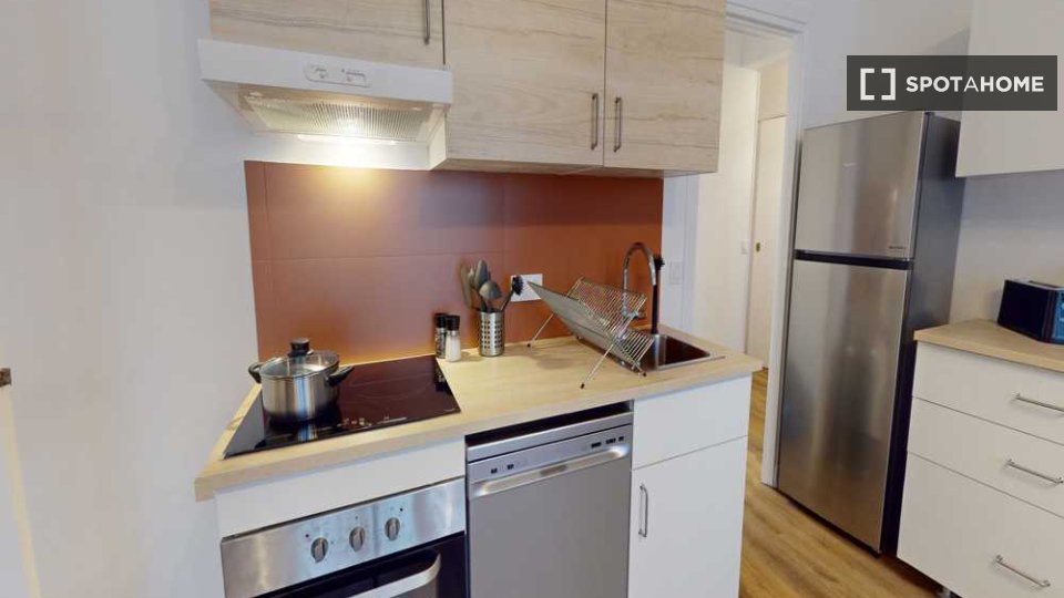 Double room Paris, 5 beds, 110m² — photo 18
