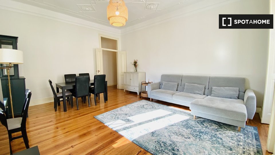 Apartment Lisbon, 2 beds, 75m² — photo 1