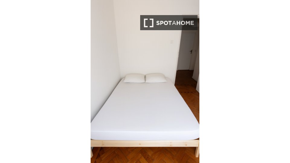 Double room Lisbon, 3 beds — photo 34