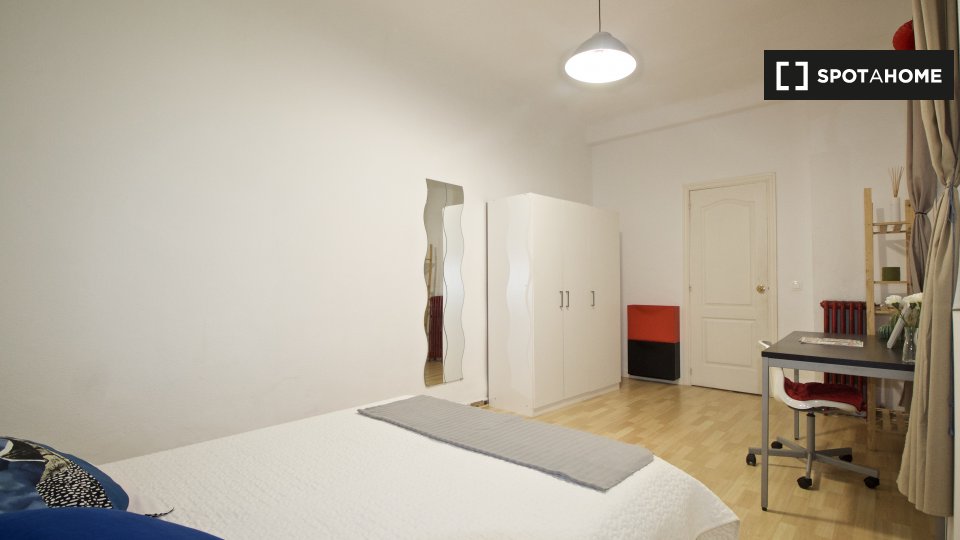 Double room Madrid, 7 beds, 160m² — photo 1