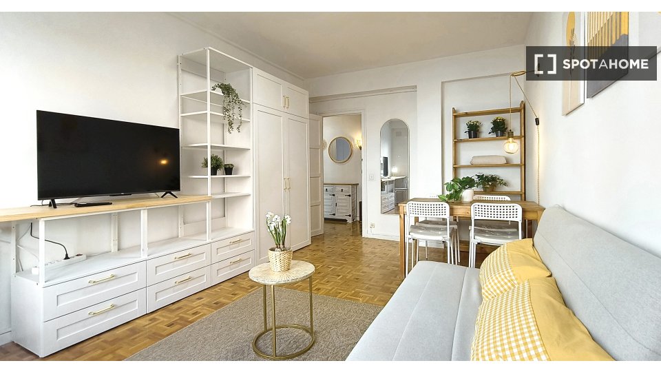 Double room Pamplona, 5 beds, 124m² — photo 2