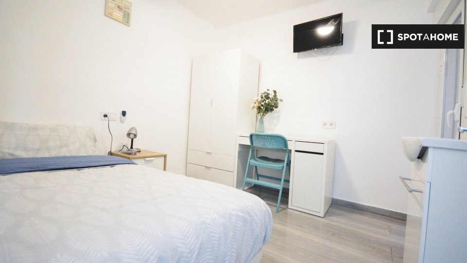 Double room Valencia, 4 beds, 100m² — photo 3