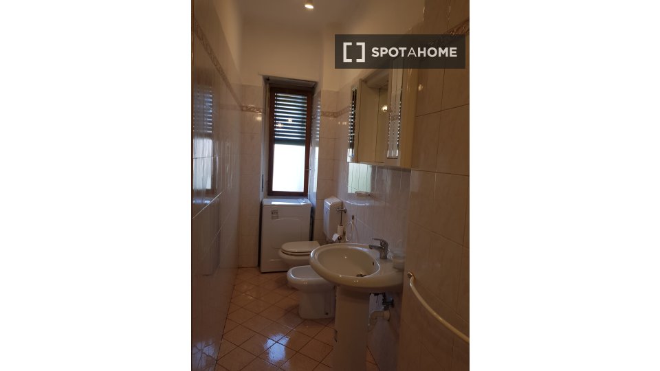 Double room Turin, 3 beds, 96m² — photo 15