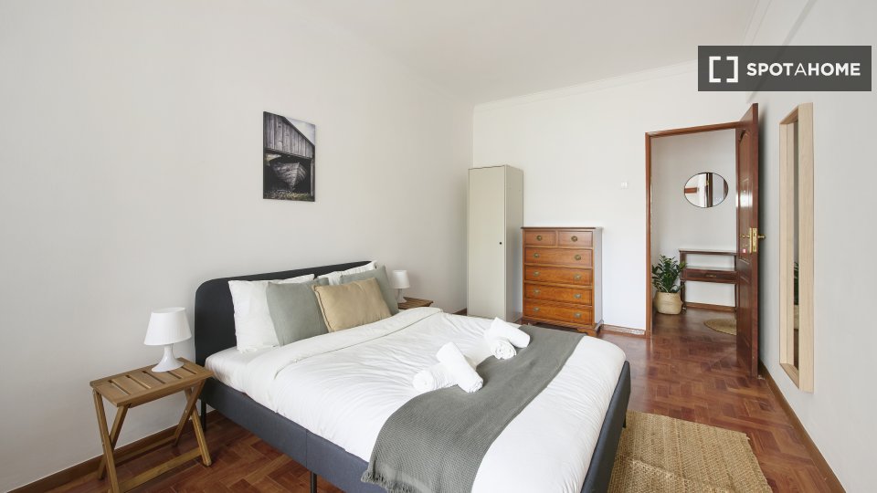 Double room Lisbon, 4 beds — photo 19