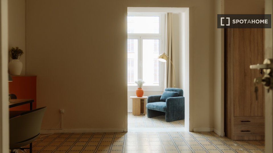 Double room Barcelona, 3 beds, 90m² — photo 18