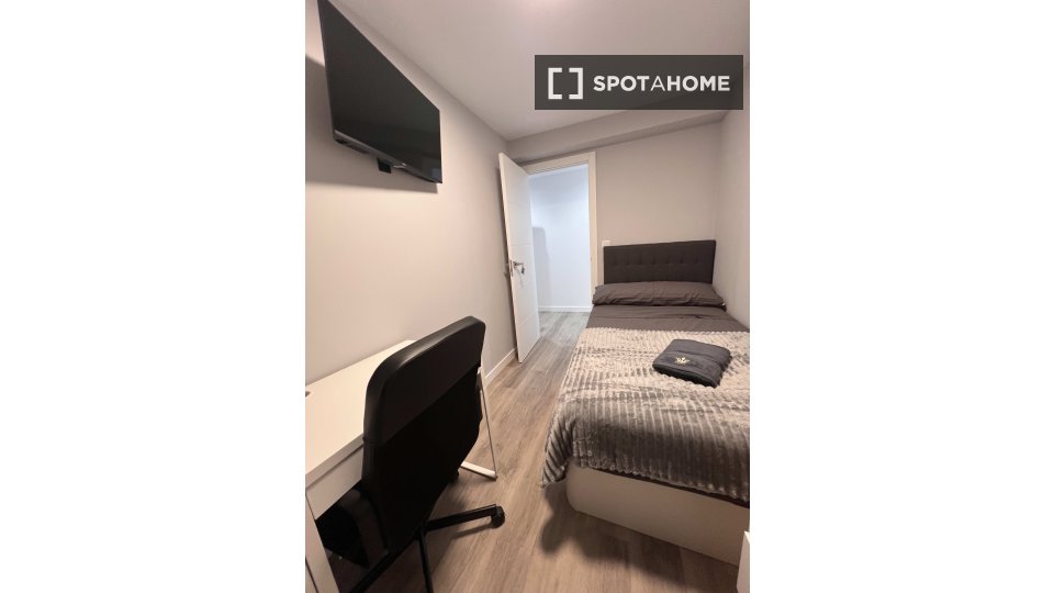 Double room Valencia, 5 beds, 100m² — photo 18