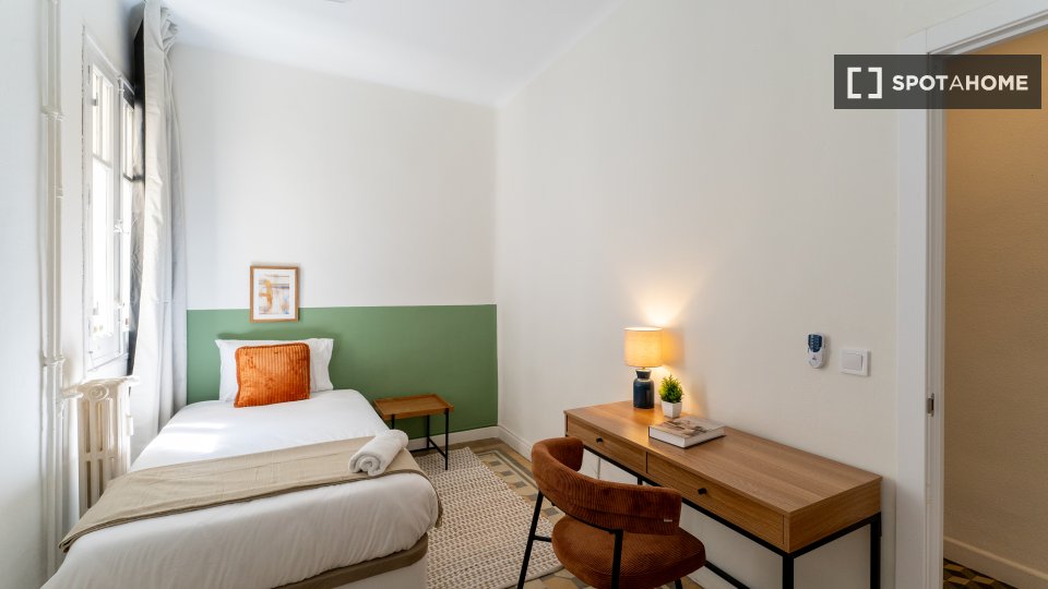 Double room Madrid, 7 beds — photo 12
