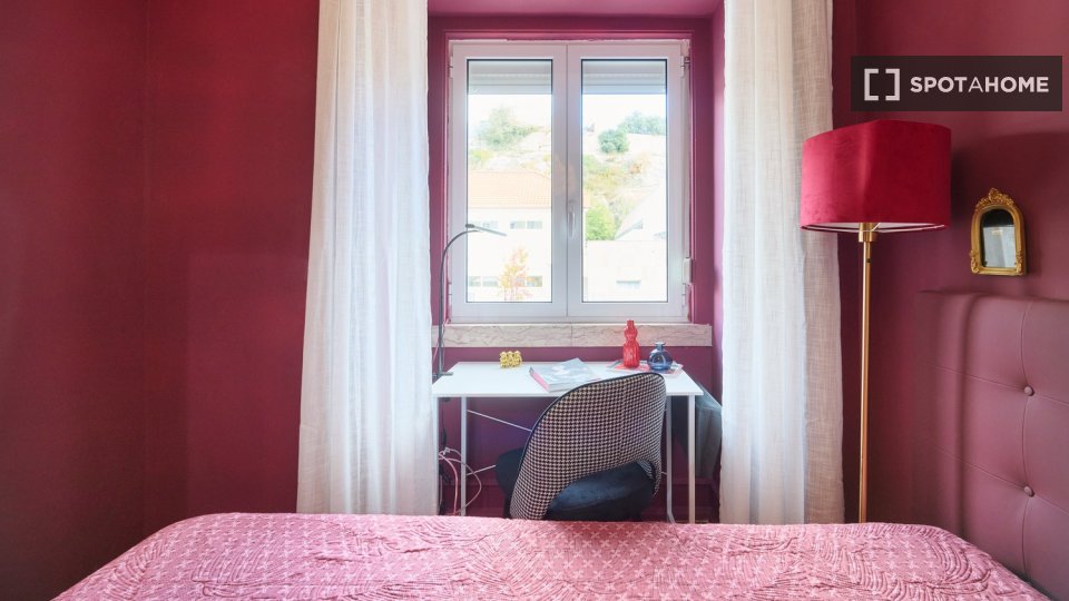 Double room Lisbon, 4 beds — photo 40