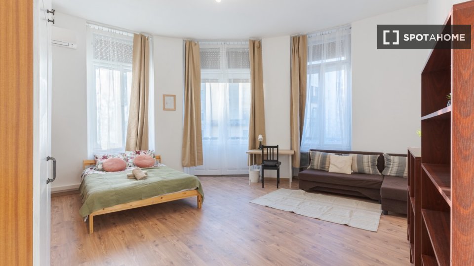 Double room Budapest, 3 beds, 80m² — photo 11