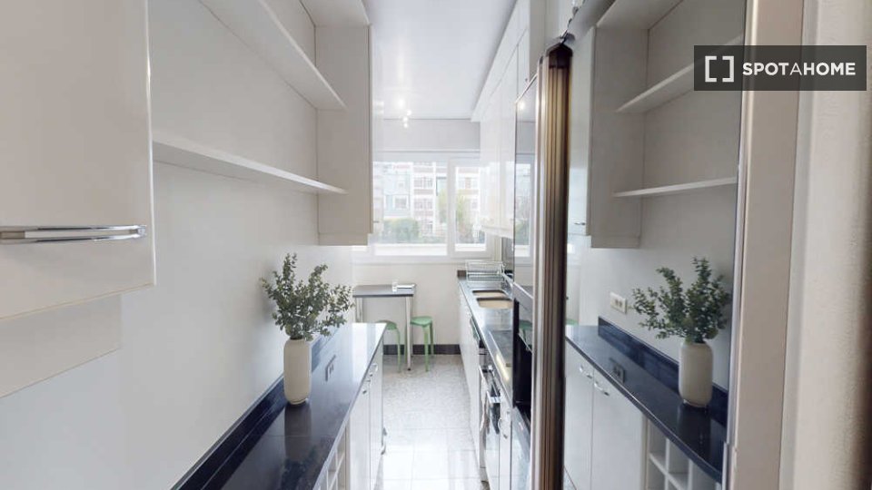 Double room Paris, 5 beds, 100m² — photo 3