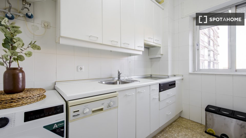 Double room Madrid, 6 beds, 120m² — photo 12