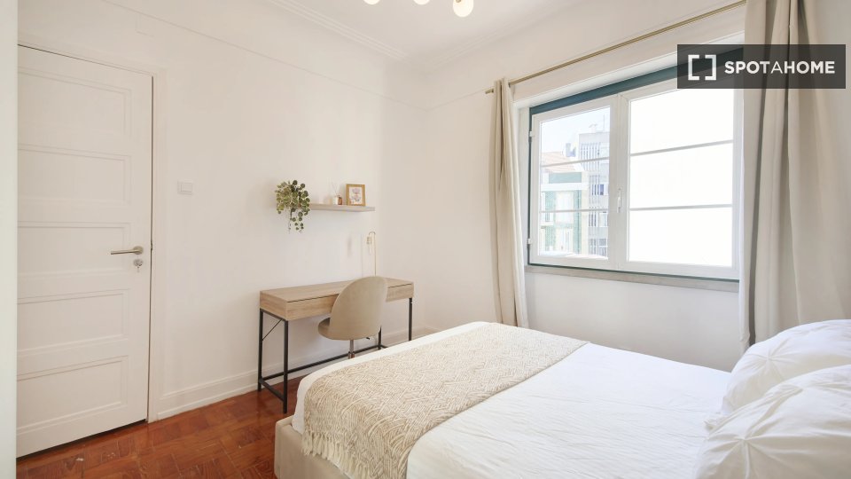 Double room Lisbon, 4 beds — photo 11