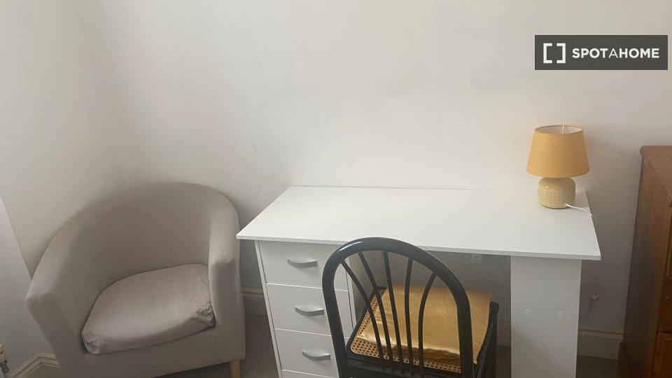 Double room London, 3 beds, 92m² — photo 3