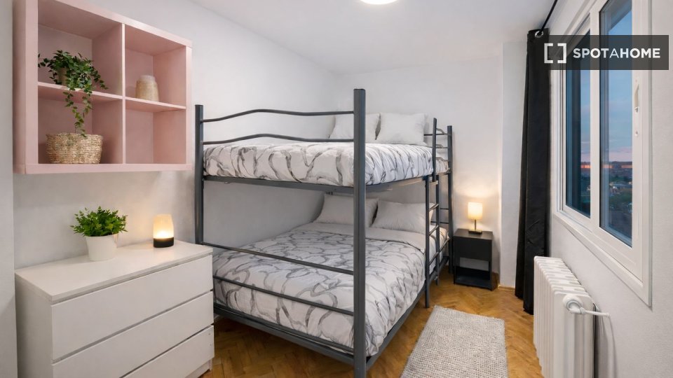 Double room Madrid, 4 beds — photo 21