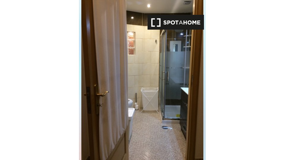 Double room Porto, 5 beds, 12m² — photo 4