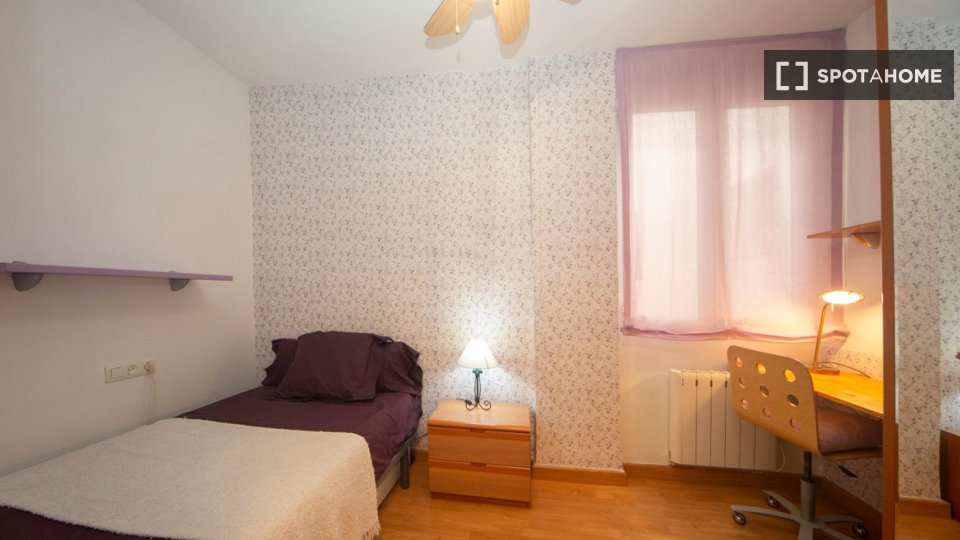 Double room Granada, 3 beds — photo 13
