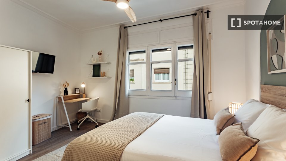 Double room Barcelona, 8 beds, 207m² — photo 1
