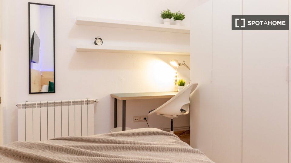 Double room Madrid, 6 beds, 134m² — photo 10
