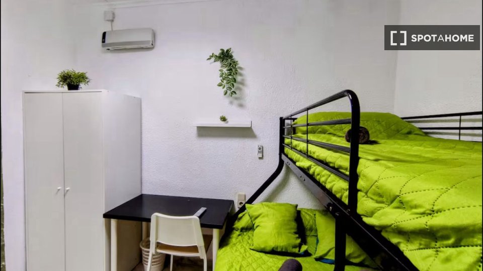 Double room Barcelona, 5 beds, 50m² — photo 2