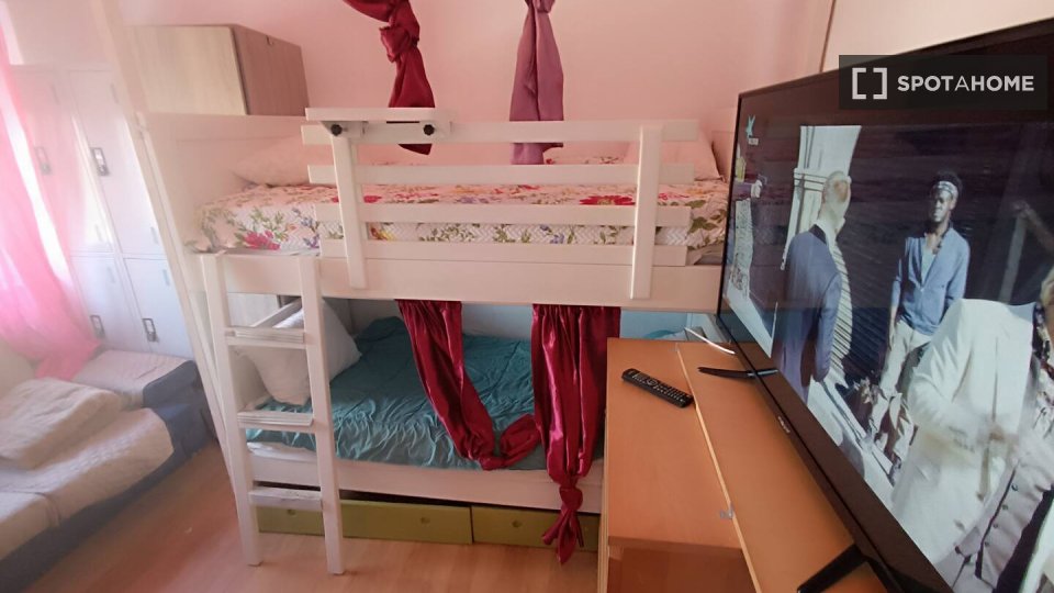 Double room Lisbon, 3 beds, 90m² — photo 86