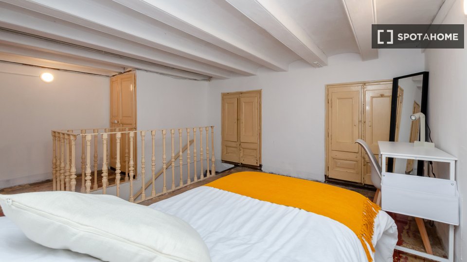 Double room Barcelona, 10 beds, 252m² — photo 9