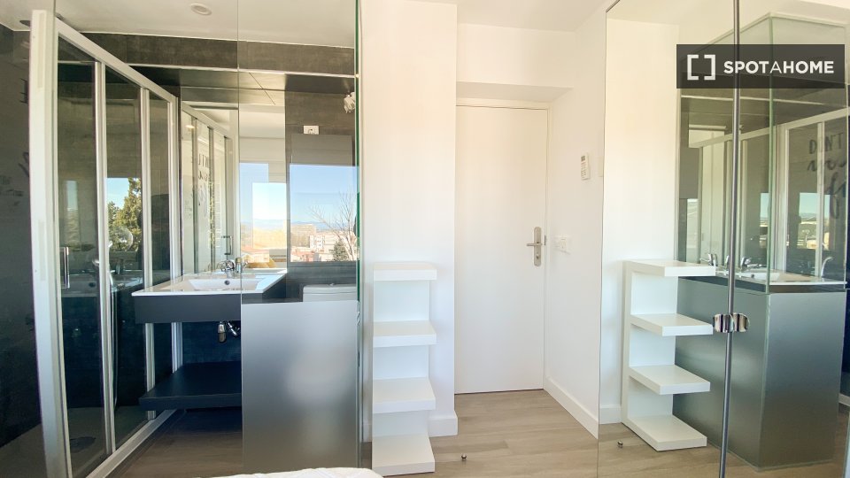 Double room Madrid, 6 beds — photo 9