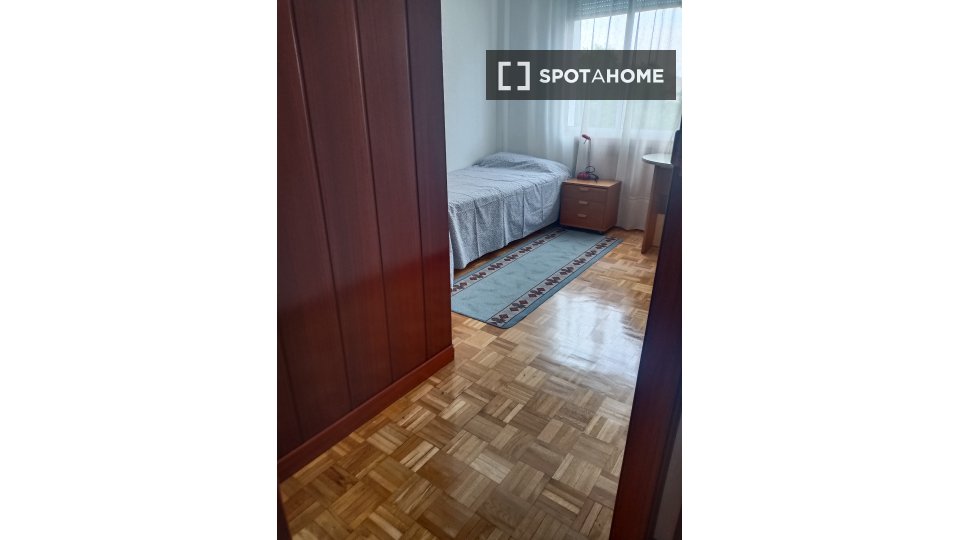 Double room Madrid, 3 beds, 70m² — photo 2