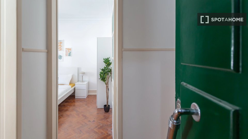 Double room Lisbon, 4 beds — photo 5