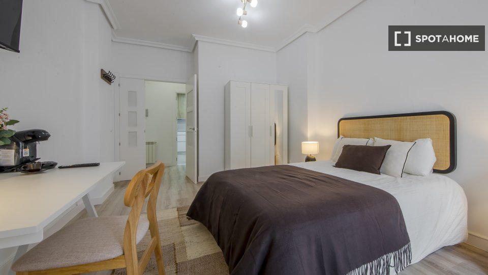 Double room Madrid, 5 beds — photo 1