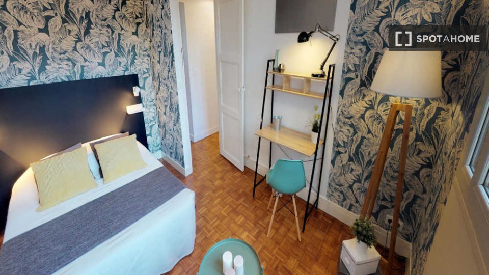 Double room Paris, 5 beds, 80m² — photo 2