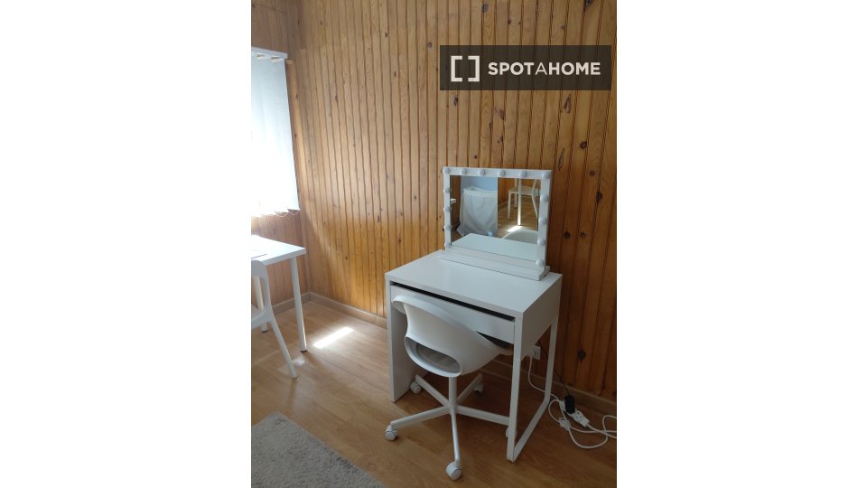 Double room Lisbon, 3 beds, 124m² — photo 18
