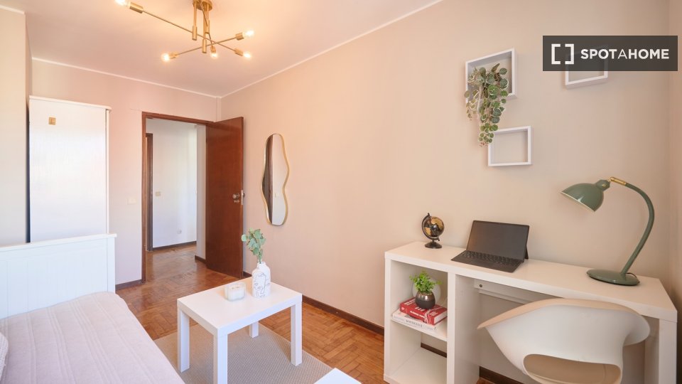 Double room Lisbon, 5 beds — photo 13