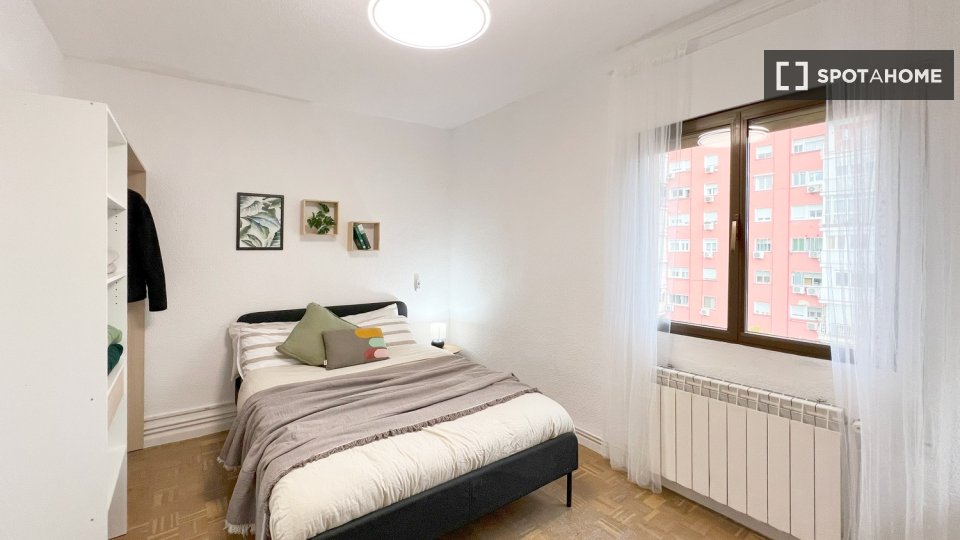 Double room Madrid, 5 beds — photo 1