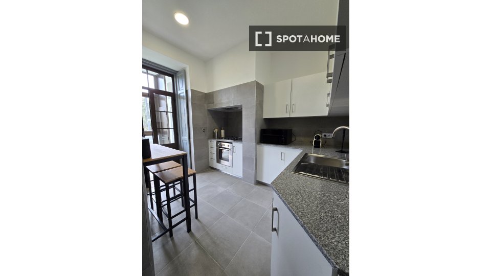 Apartment Coimbra, 4 beds, 160m² — photo 10