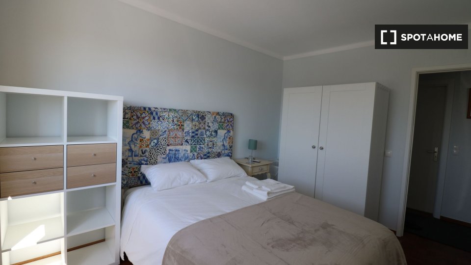 Double room Lisbon, 3 beds, 69m² — photo 2