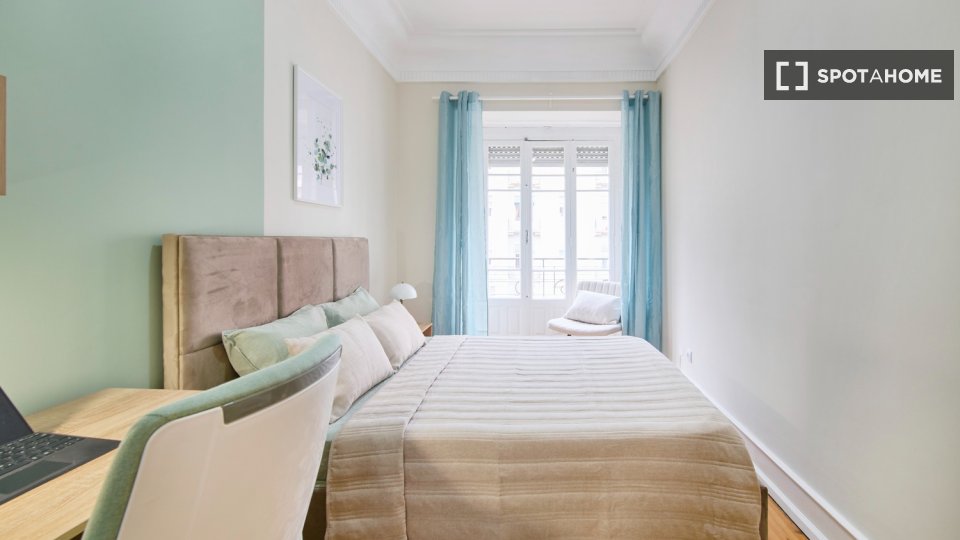 Double room Lisbon, 6 beds — photo 72