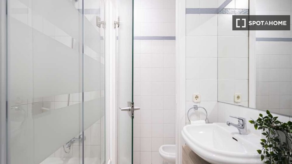Double room Madrid, 7 beds — photo 42