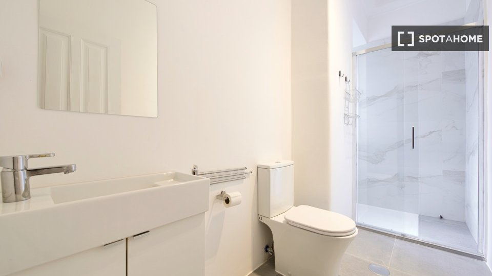 Double room Lisbon, 3 beds — photo 3