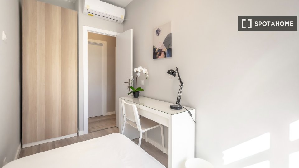 Double room Madrid, 14 beds — photo 10