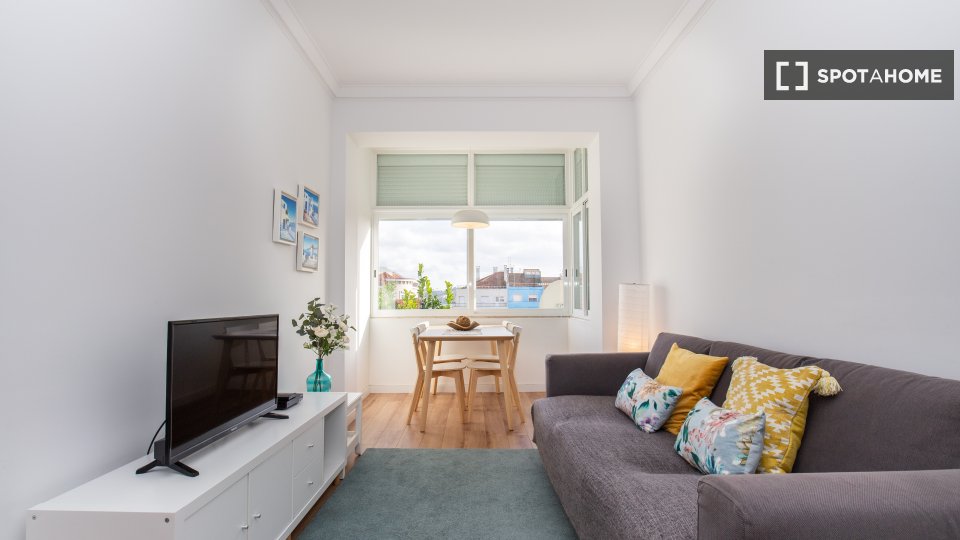 Apartment Lisbon, 2 beds, 65m² — photo 3