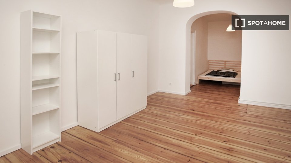 Double room Berlin, 5 beds, 124m² — photo 8