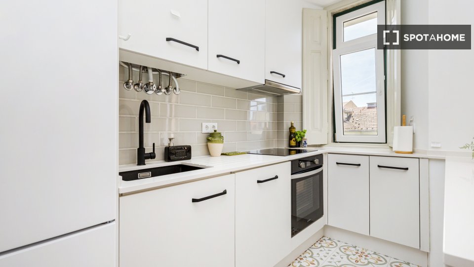 Apartment Lisbon, 2 beds, 105m² — photo 15
