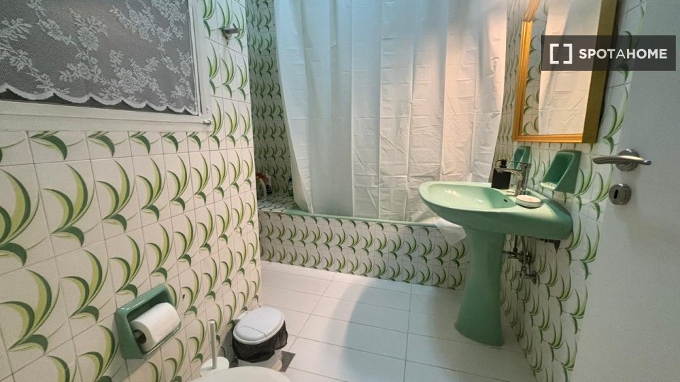 Double room Athens, 4 beds, 102m² — photo 8