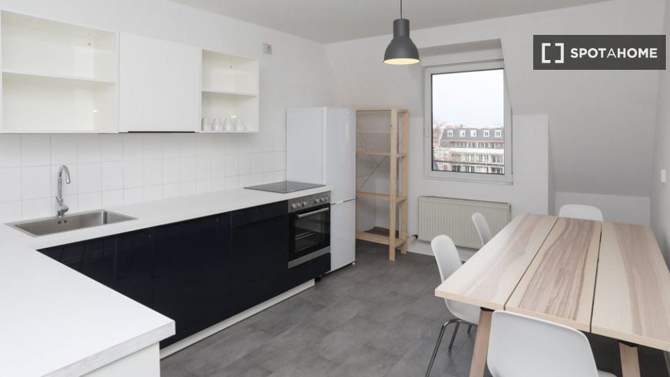 Double room Berlin, 4 beds, 105m² — photo 2