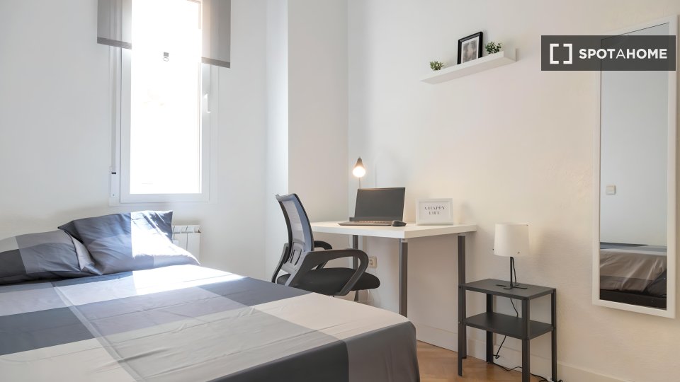 Double room Madrid, 7 beds — photo 18