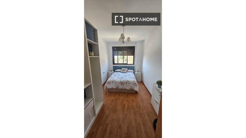 Double room Malaga, 3 beds, 80m² — photo 11