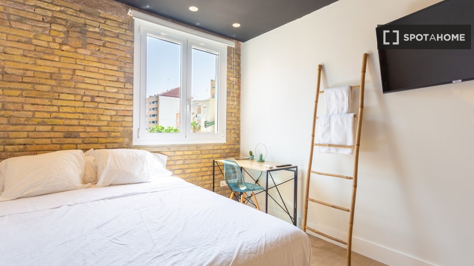 Double room Valencia, 5 beds, 100m² — photo 1